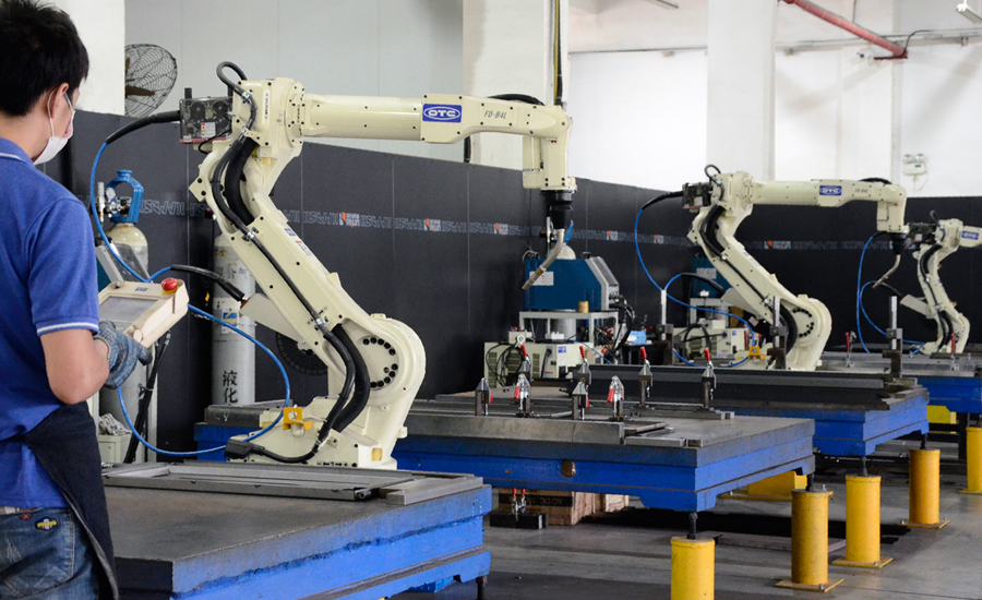 7OTC機器人焊接.jpg 7OTC機器人焊接.jpg